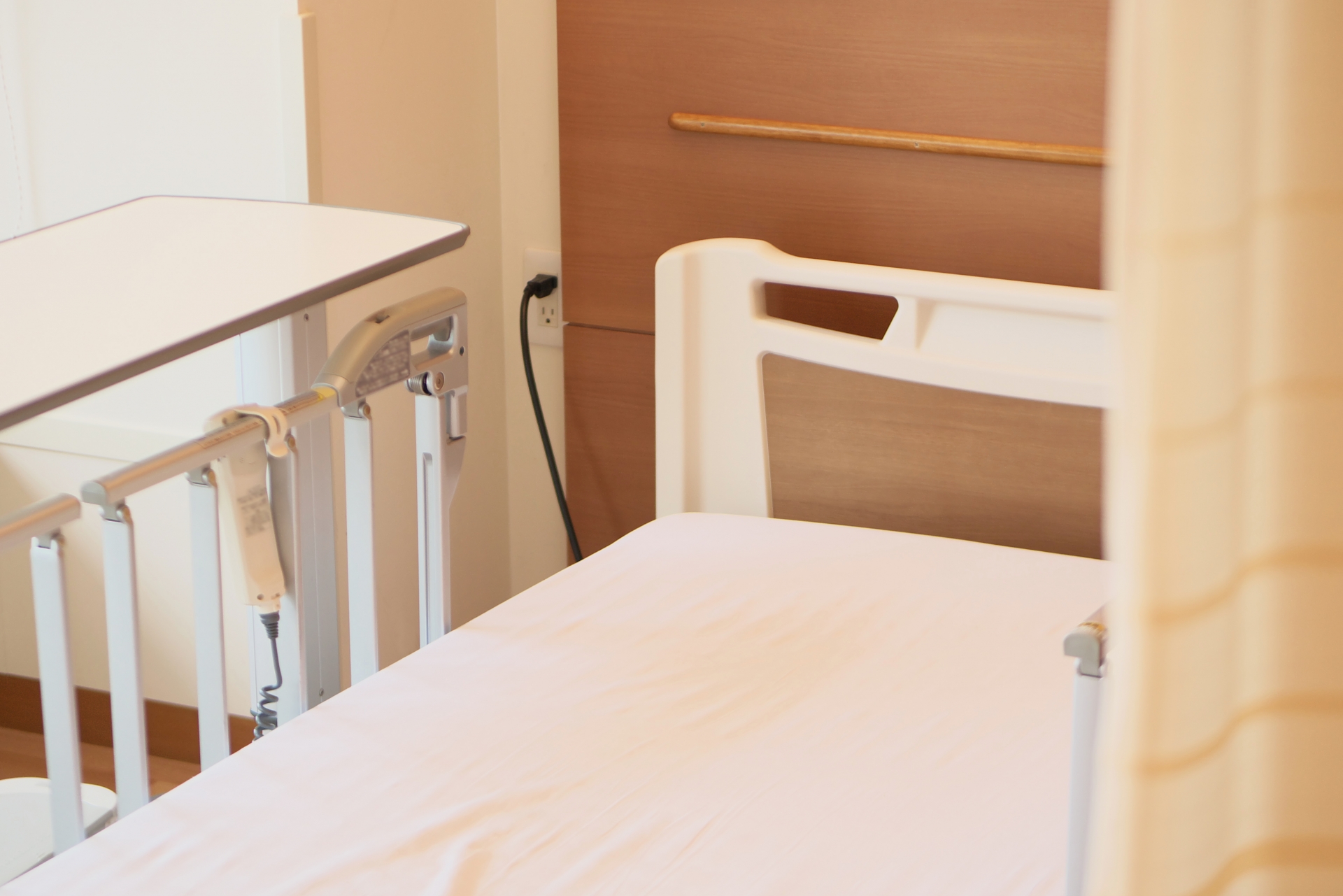 在宅介護で役立つ介護用ベッド。 その賢い導入方法とは？