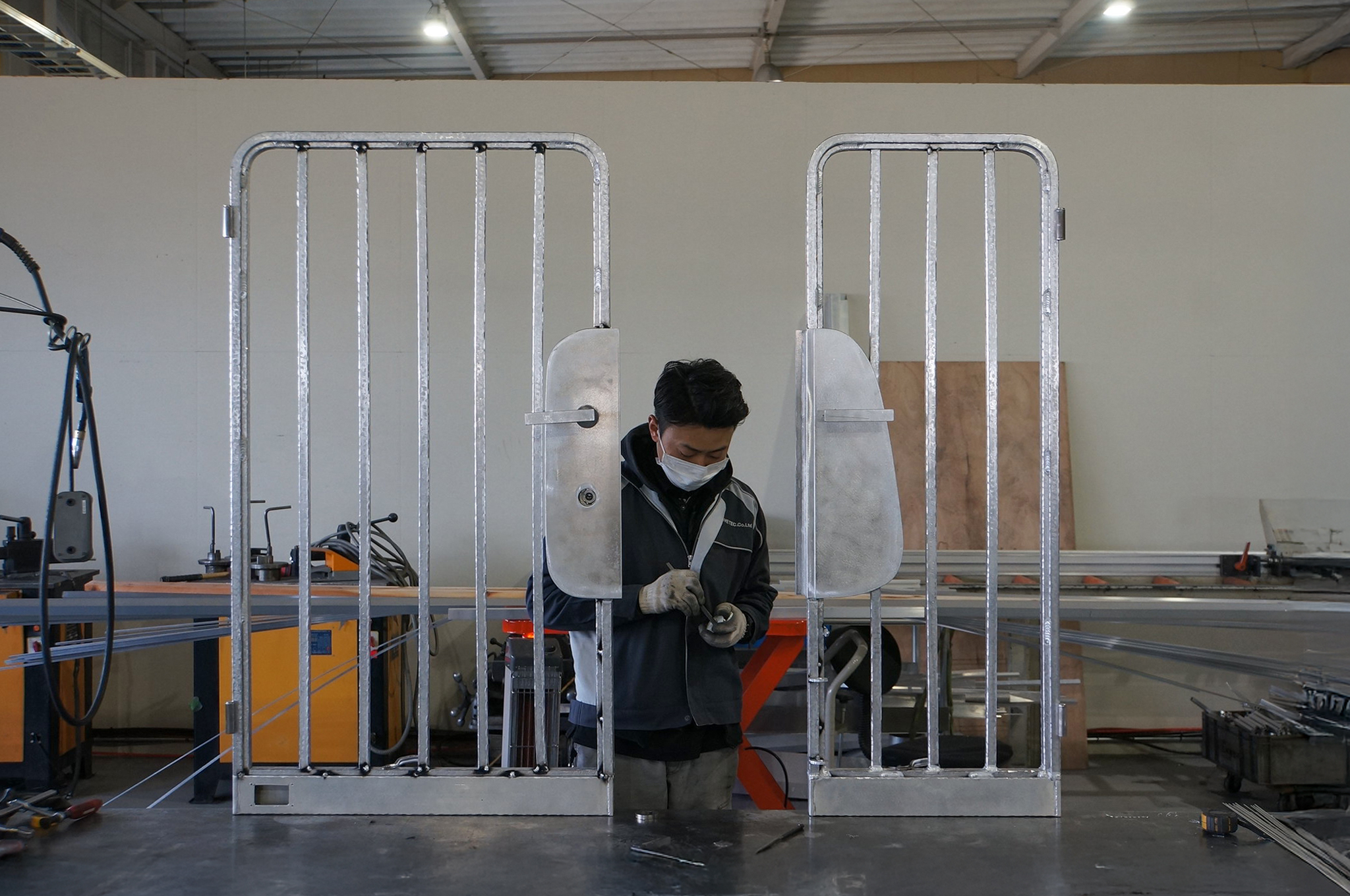 浜松で生まれた意匠建材の救世主、国産ロートアルミとは？