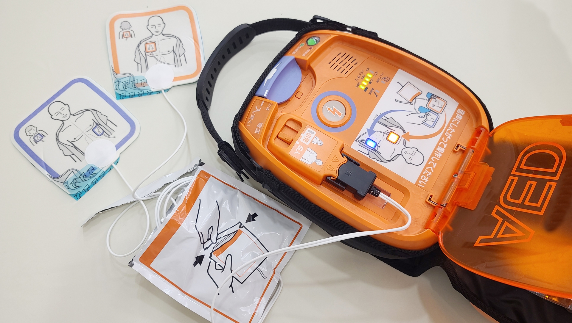 怖がらず、1分1秒でも早く！ AEDのリアルと使い方のポイント