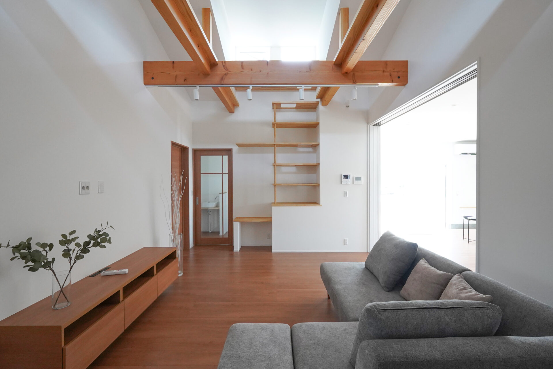 愛犬・愛猫と心地よく暮らす家づくりの工夫とは