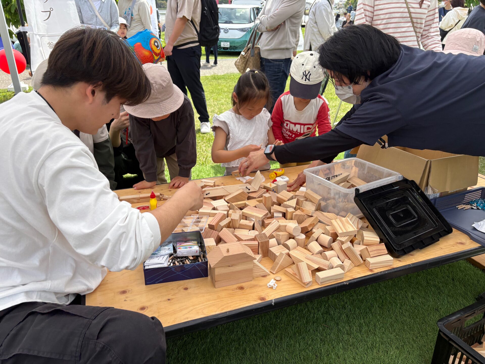 「佐鳴湖マルシェ」どこでもドアに、ストリートピアノも．．．